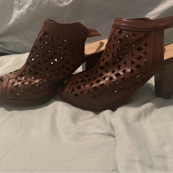 Brown heels - Picture 2 of 3